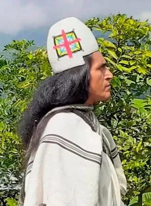 Mamo Lorenzo in traditional Arhuaco dress